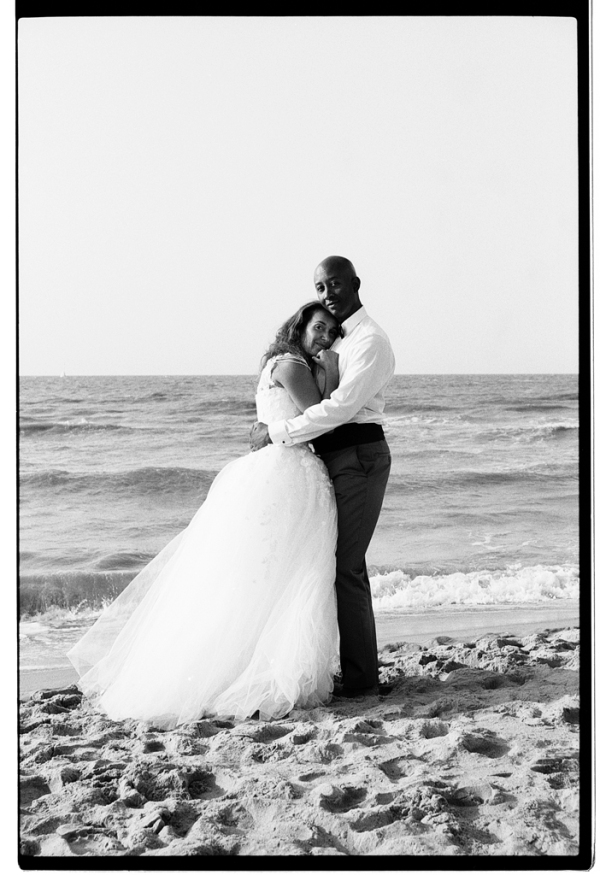 blog photo argentique Lille couple marié sur la plage Kodak TMAX 400