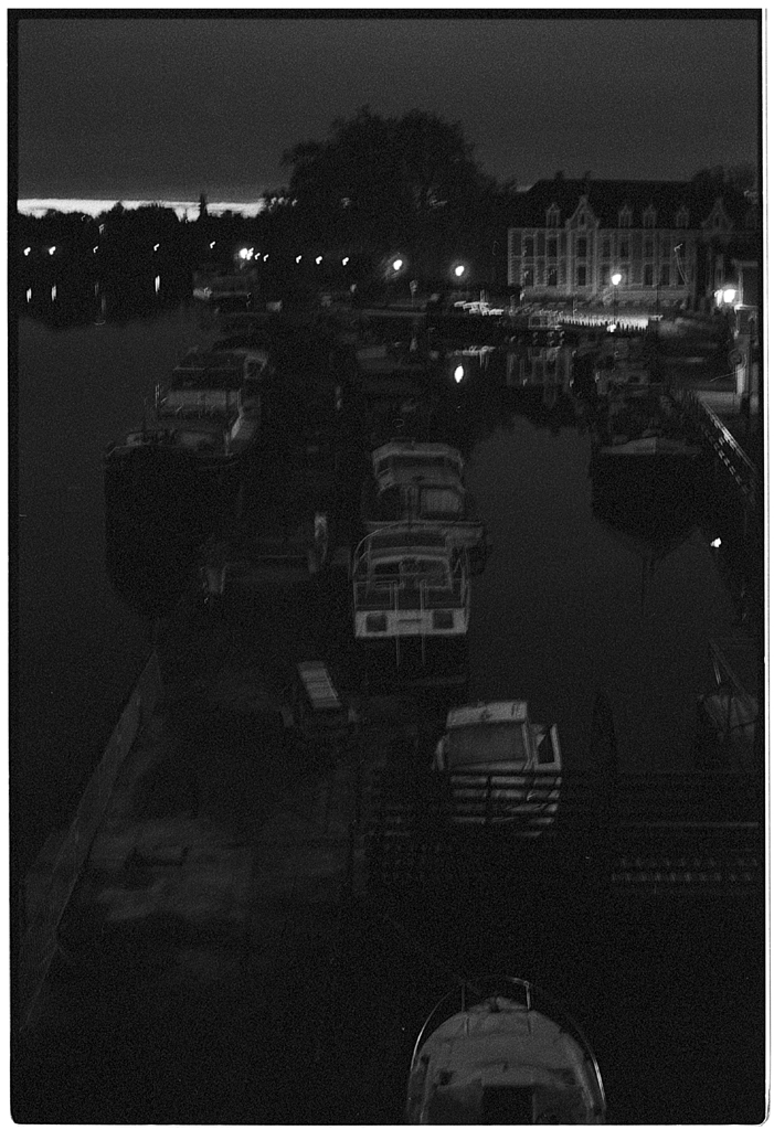 Abandonner la photographie numérique au profit de la photographie argentique exemple de photo nocturne en argentique un soir d'hiver avec de la pellicule Kodak